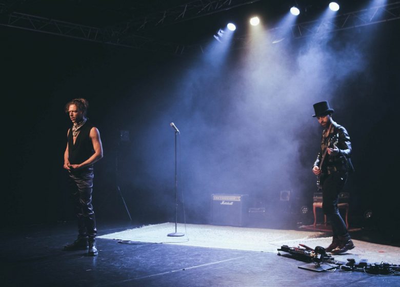 Théâtre et musique punk-rock : Inutile Beauté