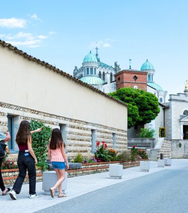 Visite immersive à la découverte d&rsquo;Ars et du musée de cire