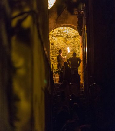 Visite nocturne : Trévoux insolite, contes et détours