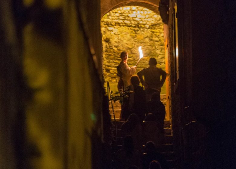 Visite nocturne : Trévoux insolite, contes et détours