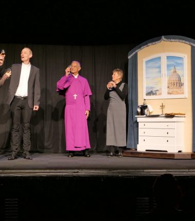 Théâtre : Très Saint Père